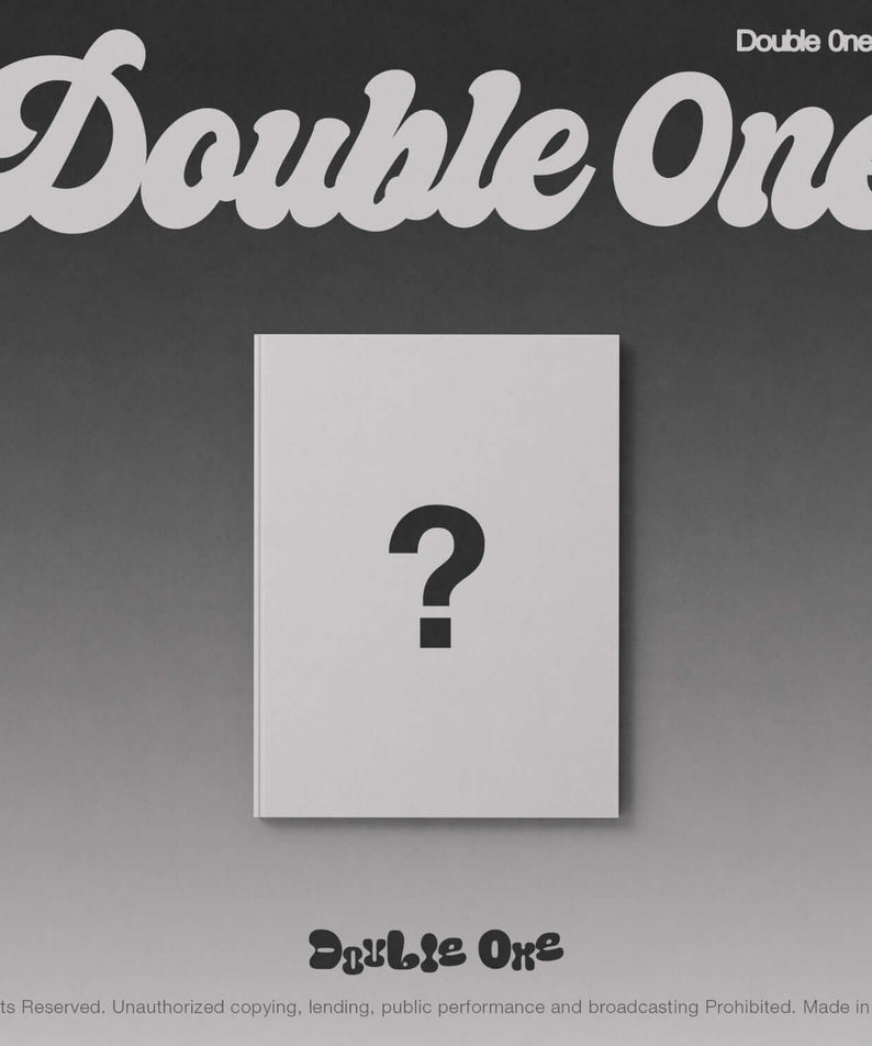 DOUBLE 0NE - 1st Album [Xpert] (Double 0ne ver.) - Album Kpop, visuel couvert gris “Double One”, intérieur pochette