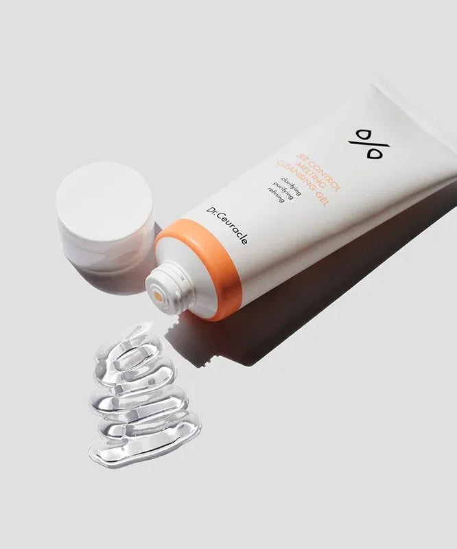 Gel nettoyant DR.CEURACLE 5 Alpha Control Melting Cleansing Gel 150ml avec bouchon ouvert, texture visible sur la surface.