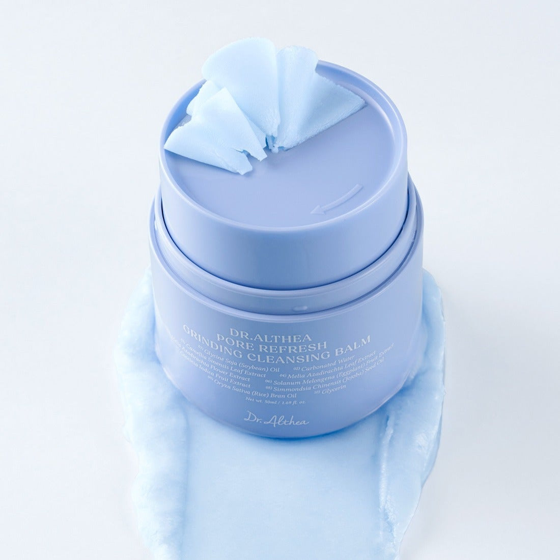 DR.ALTHEA Pore Refresh Grinding Cleansing Balm 50ml, pot bleu sur fond clair, crème de nettoyage anti-pores, contexte beauté.
