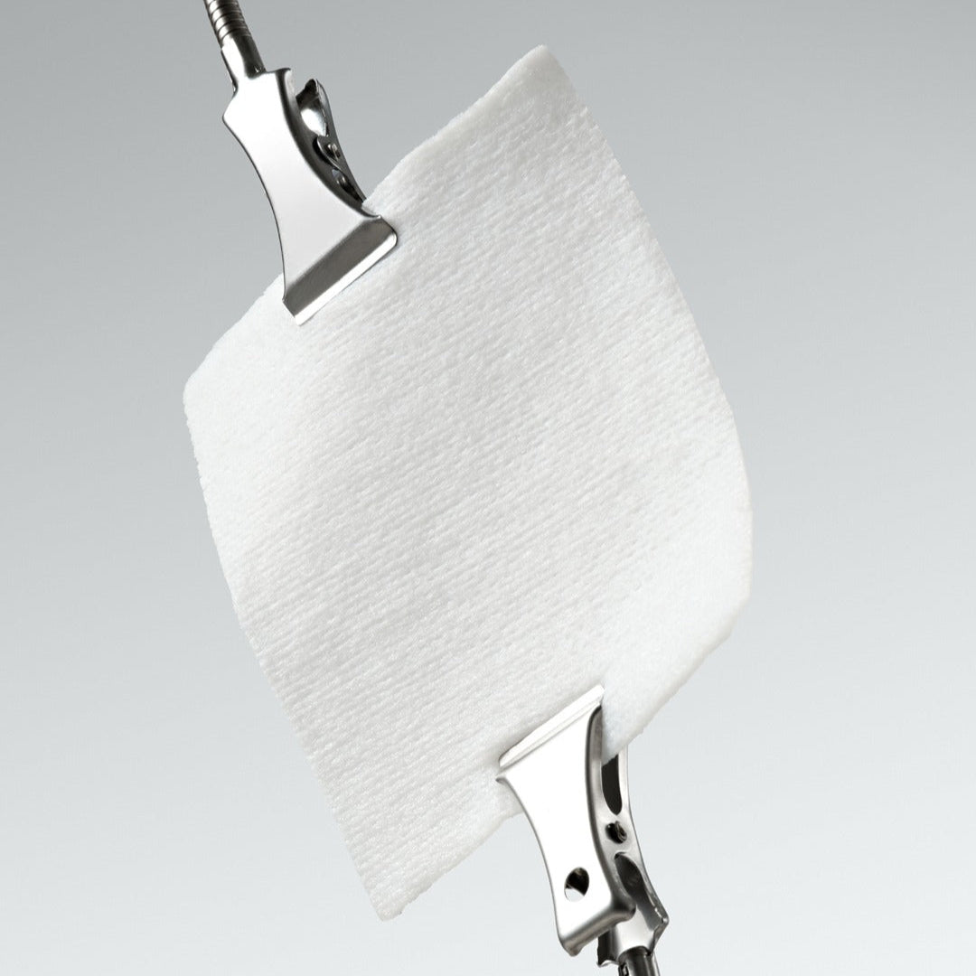 DR.CEURACLE PLC Calming Solution Pad 130 pads, marque DR.CEURACLE, pad blanc en contexte clinique sur fond clair.