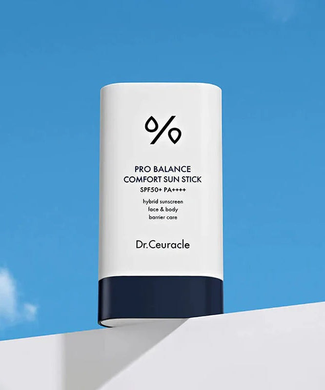 DR.CEURACLE Pro Balance Comfort Sun Stick 18g, stick solaire Dr.Ceuracle sur fond bleu ciel, présentation produit.