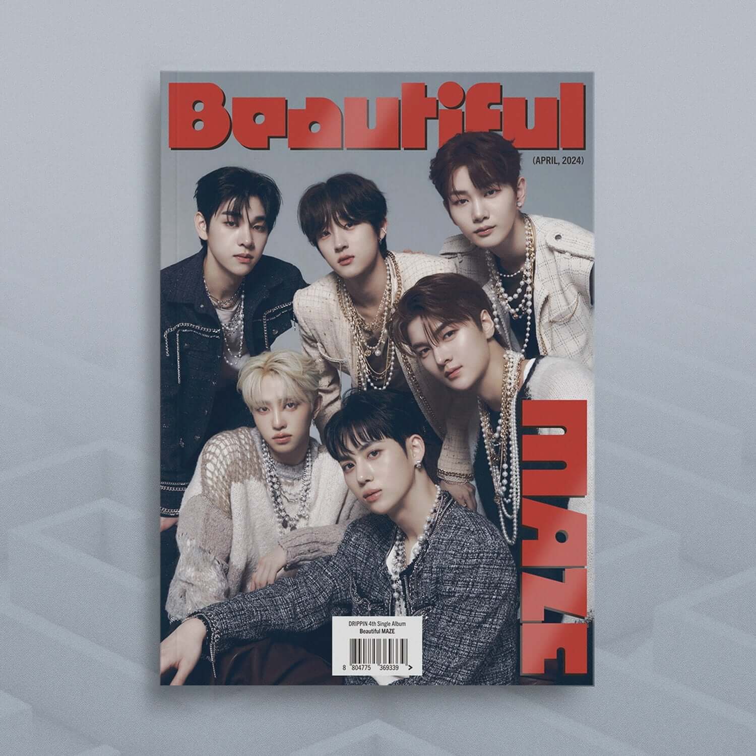 DRIPPIN - 4th Album [Beautiful MAZE] - Album Kpop, pochette photo du groupe sur fond studio bleu clair