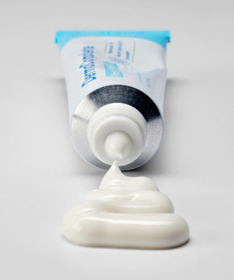 DR.PETIT Derma Complete Panthenol Cream 30ml, tube bleu et texture crème blanche sur fond clair, marque DR.PETIT