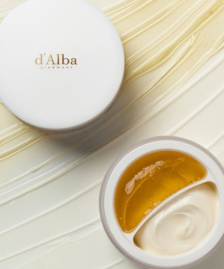D'ALBA Vegan Double Cream Single 70g dans un pot divisé sur un fond de crème texturée.