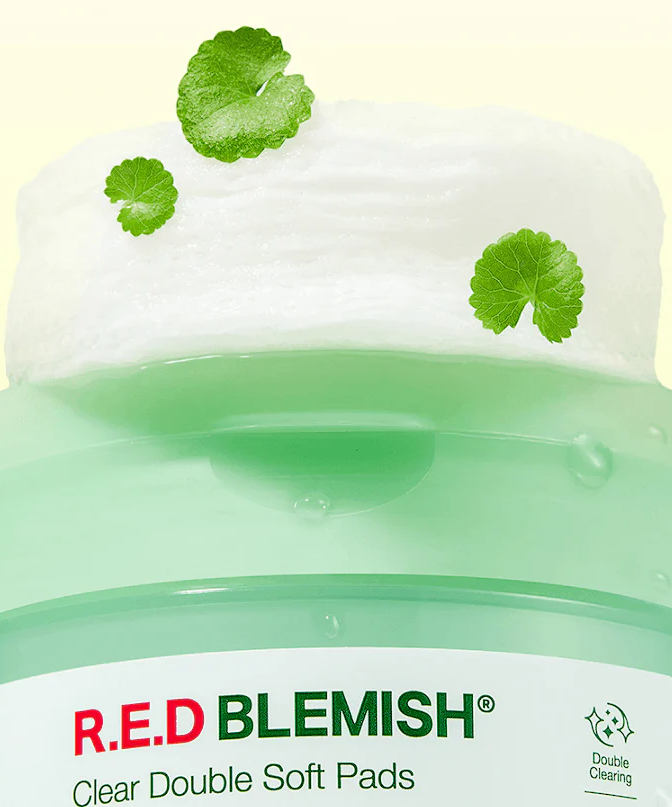 Dr.G Red Blemish Clear Double Soft Pads 60 Sheets : pack R.E.D BLEMISH sur fond vert, feuilles vertes en visuel.
