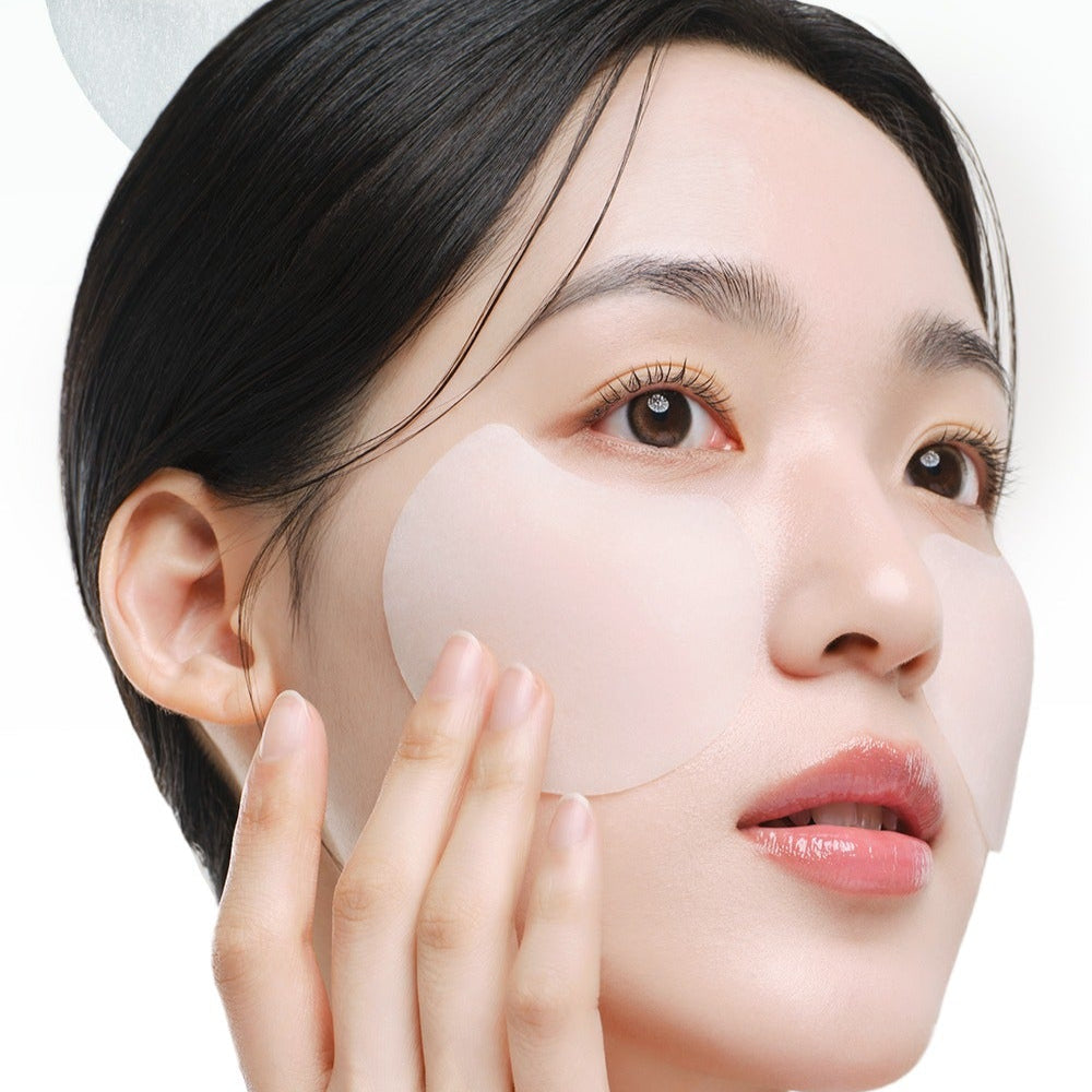Décris l'image en français : Dr.G Red Blemish Turnip Cica Icying Pads 60 Sheets, la marque, visages avec patchs anti-rougeurs.