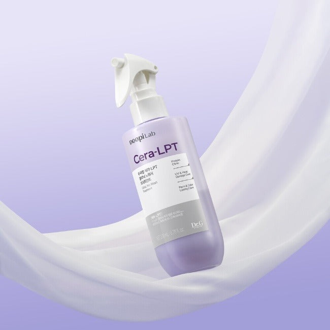 Décris l'image en français : Dr.G Scalp Lab Sera-LPT Clinic No-Wash Treatment 200mL, flacon sur fond violet apaisant.