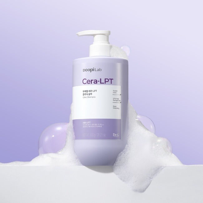 Dr.G Scalp Lab Sera-LPT Clinic Treatment 730g, flacon pompe Doopi Lab sur fond violet avec mousse, contexte visuel soin cheveux.