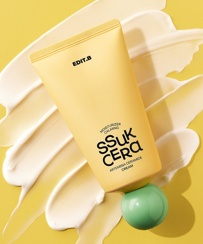 Crème EDIT.B Moisturizing Soothing Mugwort Ceramide 100ml sur fond jaune avec texture de crème étalée.