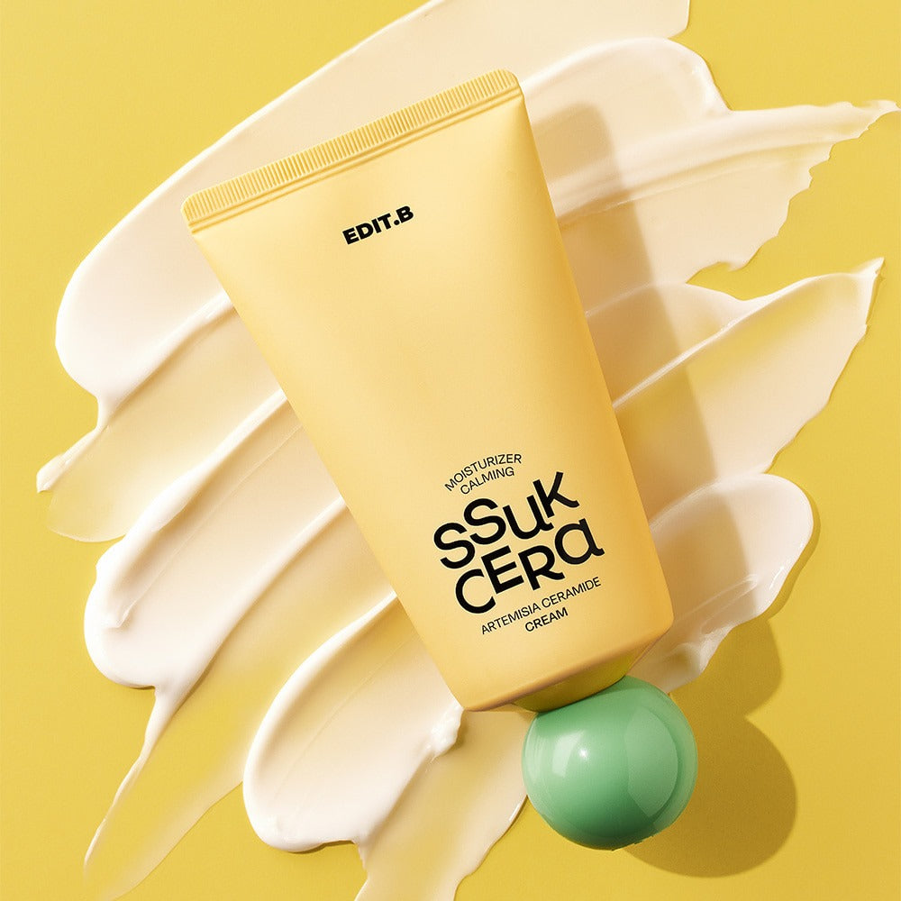 EDIT.B Moisturizing Soothing Mugwort Ceramide Cream 100ml, tube sur crème de mugwort et textures apaisantes, fond jaune lumineux.