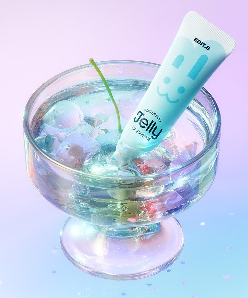 EDIT.B Waterful Jelly Lip Essence 11ml de la marque EDIT.B, tube bleu sur fond pastel avec gelée et glaçons