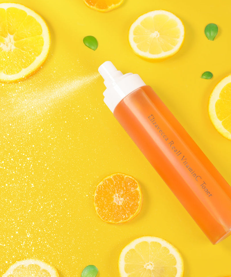 ELIZAVECCA Real One Vitamin C Toner 200ml, toner éclatant sur fond de tranches de citron jaune, apporte un souffle de fraîcheur.