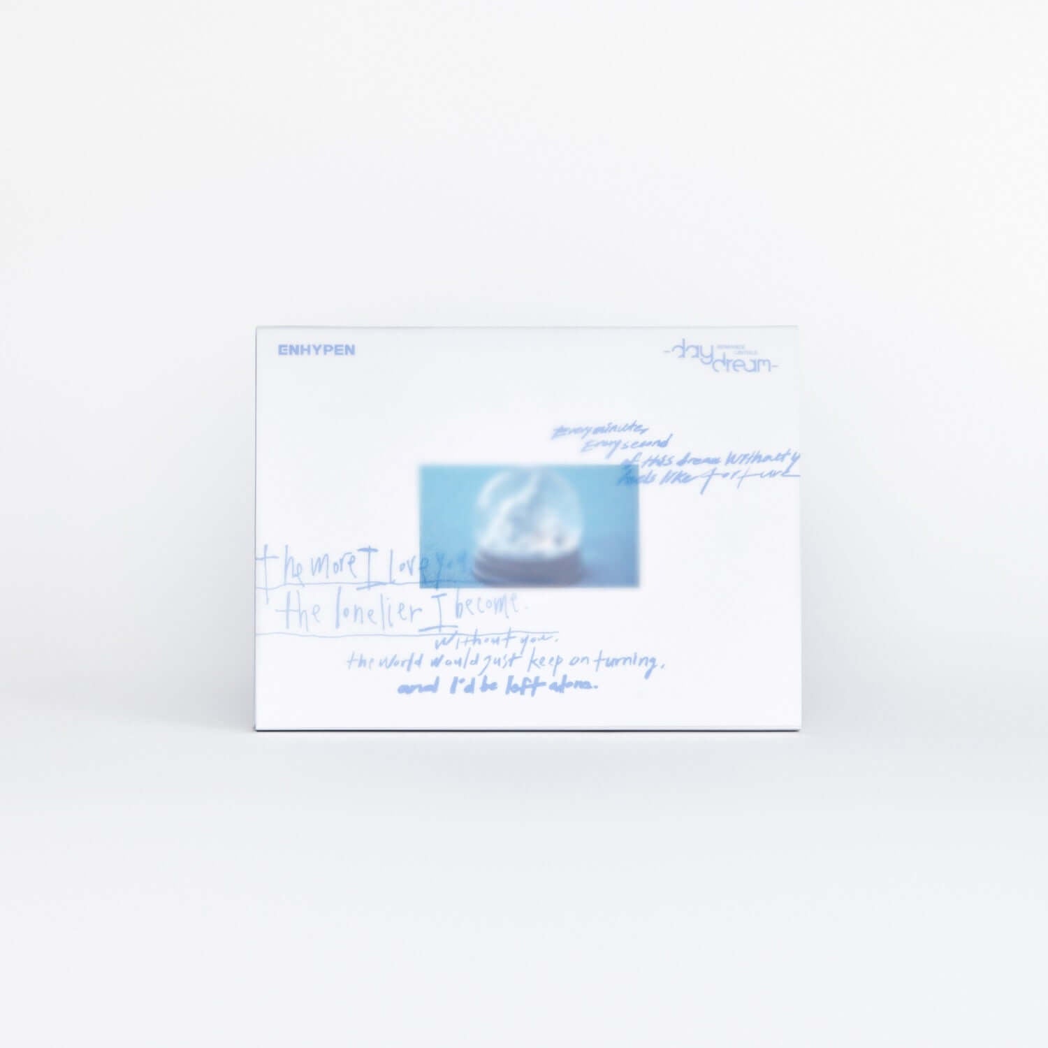 ENHYPEN - 2nd Album [ROMANCE : UNTOLD -daydream-] (JAPAN Edition) - Album Kpop, pochette blanche sur fond clair.