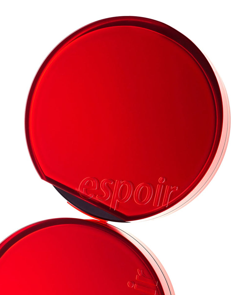 Image du produit ESPOIR BE VELVET COVER CUSHION SPF42 PA++ en boîtier rouge élégant.