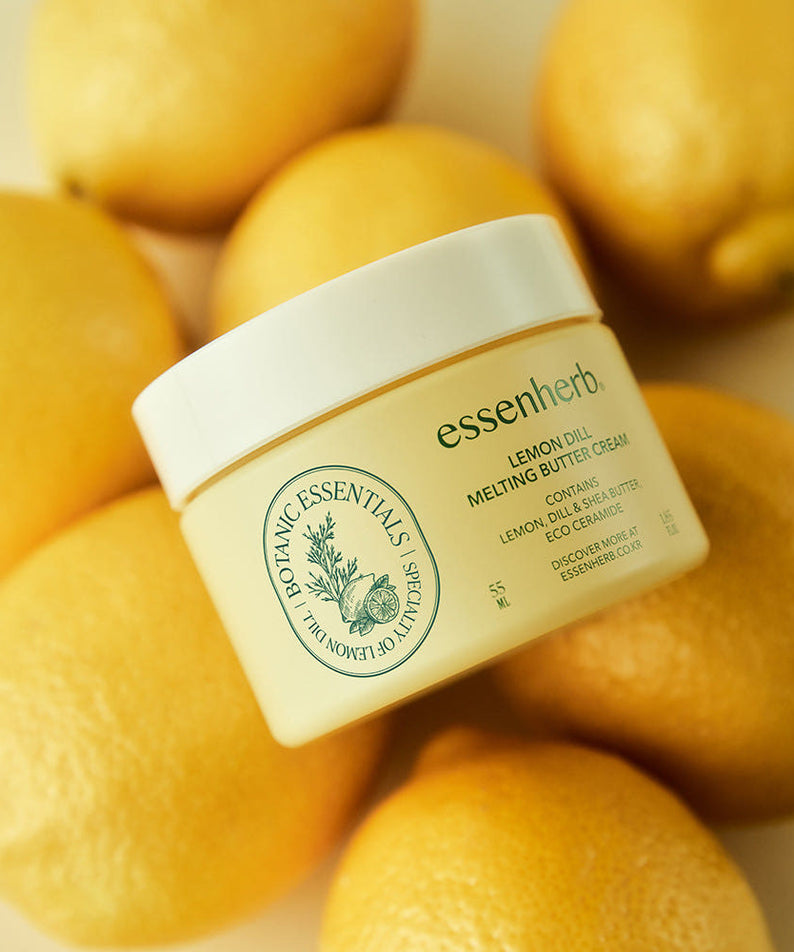 ESSENHERB Lemon Dill Melting Buttercream 55ml, crème au citron et aneth ESSENHERB sur fond de citrons jaunes, photo produit