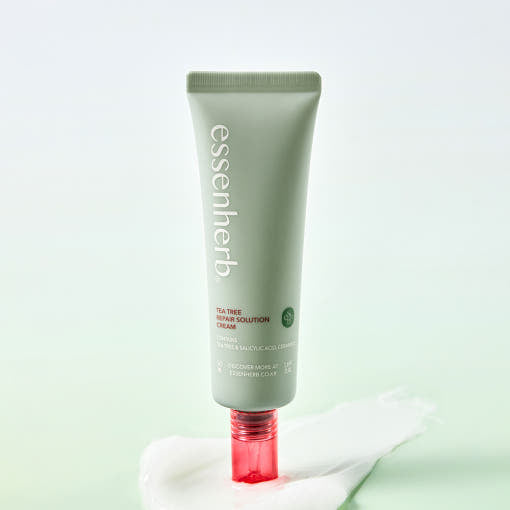 ESSENHERB Tea Tree Repair Solution Cream 50ml en photo sur fond clair, tube vert de la marque Essenhreb