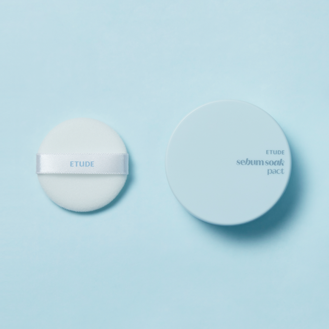 ETUDE  Fiji Ssok Pact 9.5g de la marque ETUDE, boîtes compactes sur fond bleu ciel, photo produit