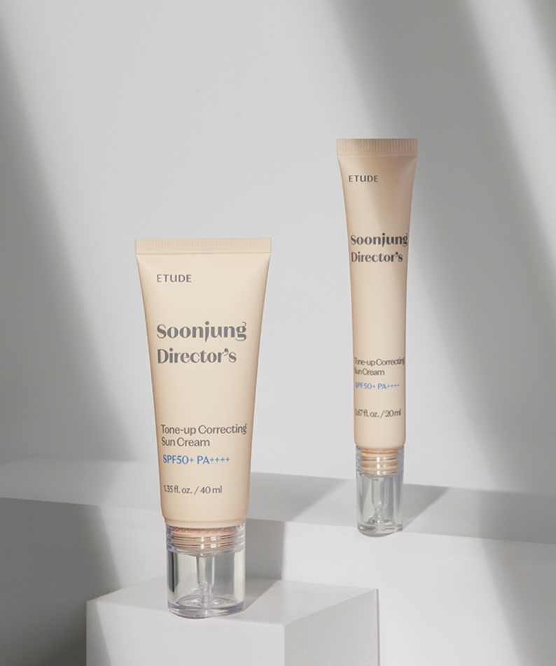 ETUDE  Pure Director Tone-Up Correction Sunscreen Planning Set SPF50+/PA++++, tubes crème solaire sur socle blanc.