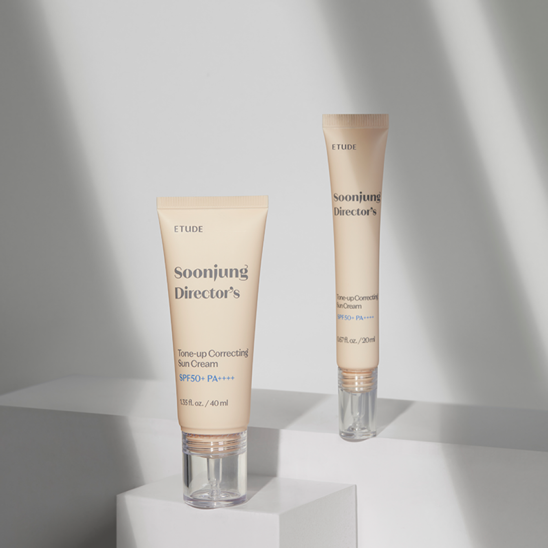 ETUDE  Pure Director Tone-Up Correction Sunscreen Planning Set SPF50+/PA++++, tubes crème solaire sur socle blanc.
