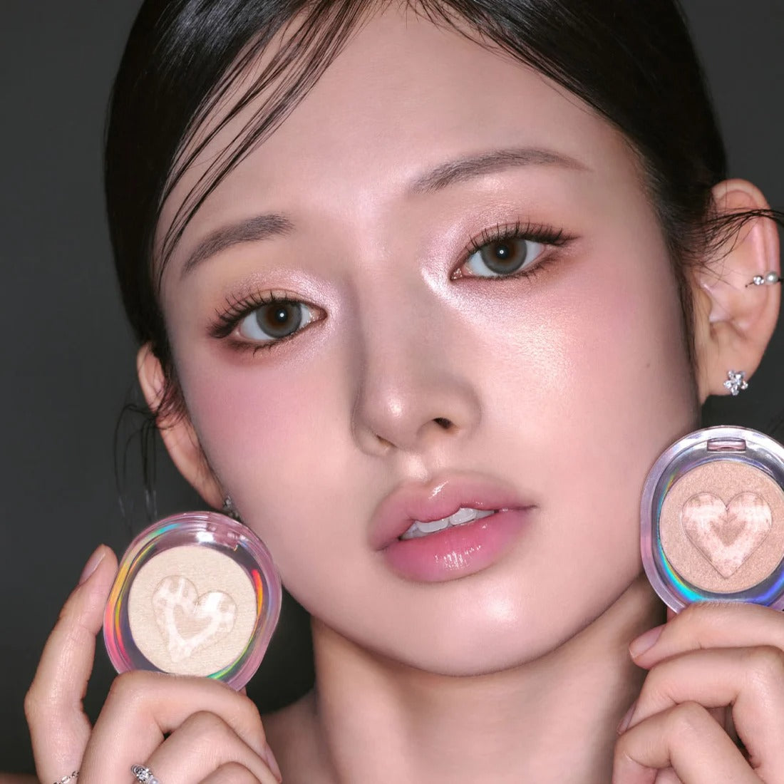 ETUDE Shooting Beam Highlighter 3g de la marque ETUDE, highlighter effet glow sur maquillage, portrait maquillé en studio