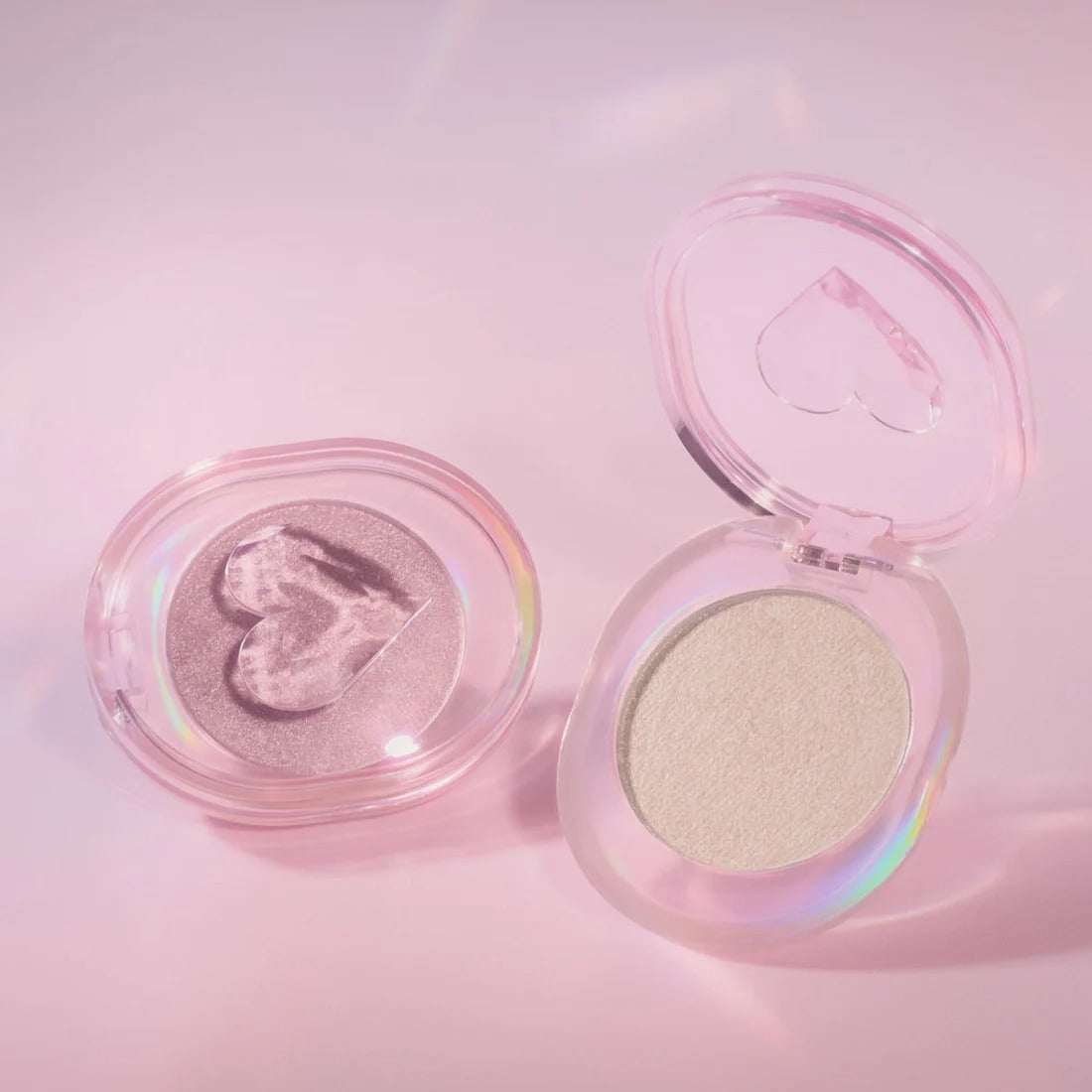 ETUDE Shooting Beam Highlighter 3g : coffret ouvert, éclat nacré sur fond rose pastel, marque ETUDE, packaging cosmétique.