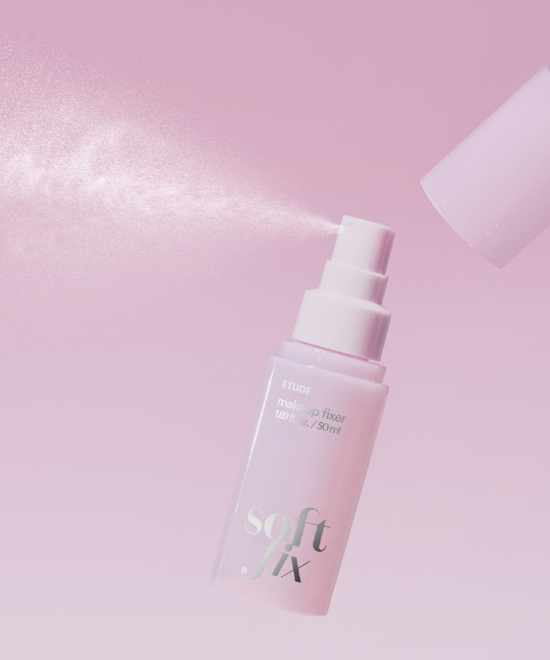 ETUDE  Soft Fix Makeup Fixer 50ml, bouteille maquillage fixateur ETUDE sur fond rose, visuel produit packshot