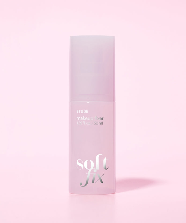 ETUDE  Soft Fix Makeup Fixer 50ml, spray fixateur de maquillage de la marque ETUDE sur fond rose pastel