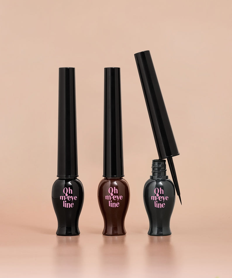 ETUDE Oh My Line eyeliner en trois couleurs sur fond beige, mettant en valeur la précision et la qualité du produit cosmétique.