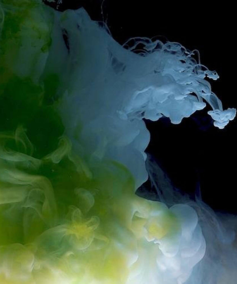 FANA - 4th Album [FANABYSS] - Album Kpop : visuel brumeux bleu-vert, produit FANA en arrière-plan sombre.