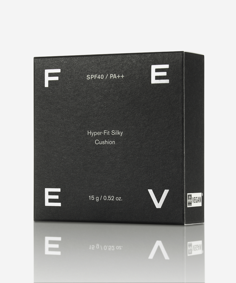 Le produit cosmétique FEEV Hyper-Fit Silky Cushion avec SPF40 pour une peau douce et protégée.