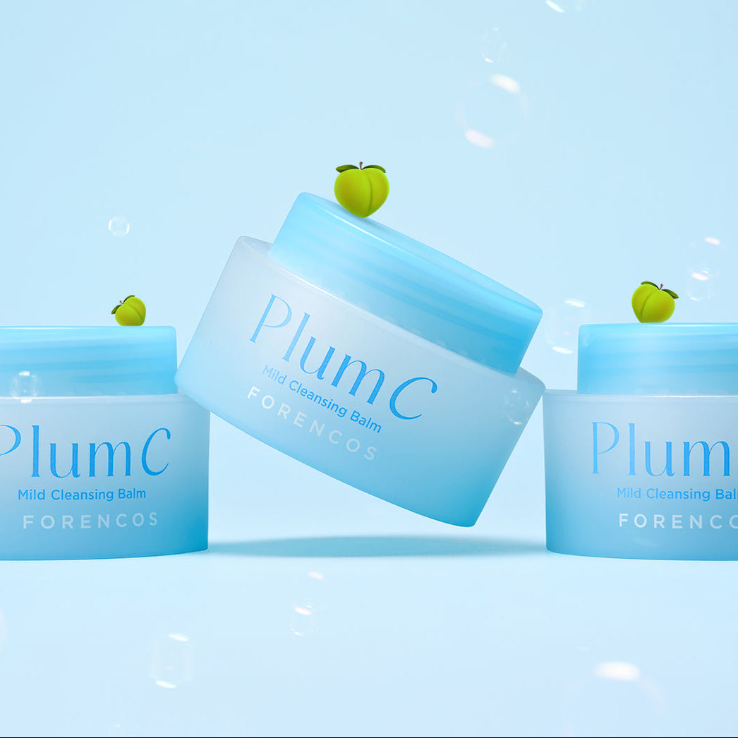 Décris l'image en français : FORENCOS Plum C Mild Cleansing Balm 50ml, baume nettoyant violet sur fond bleu, marque FORENCOS