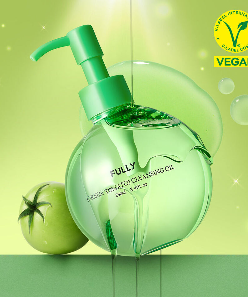 Décris l'image en français : FULLY  Green Tomato Cleansing Oil 250ml de la marque FULLY, flacon vert sur fond vert.