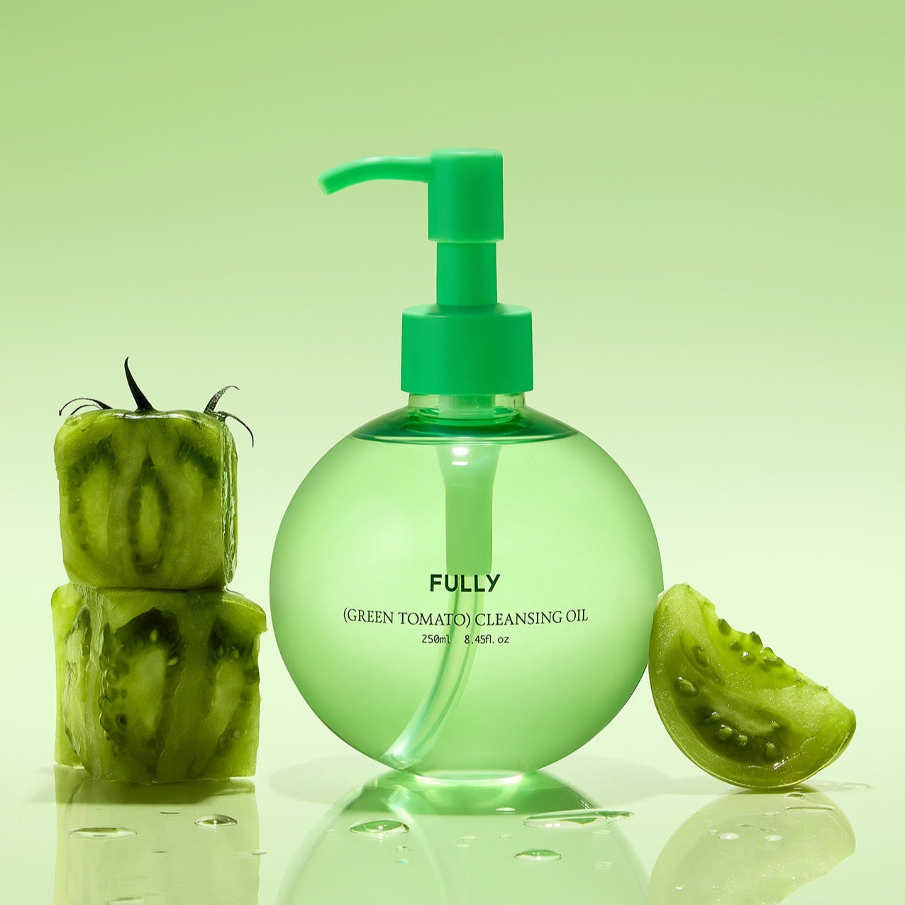 FULLY Green Tomato Cleansing Oil 250ml de la marque FULLY, flacon vert avec tomates sur fond vert