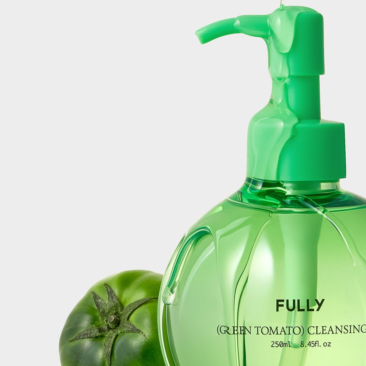 Décrivez le produit : FULLY  Green Tomato Cleansing Oil 250ml, bouteille verte sur fond clair.