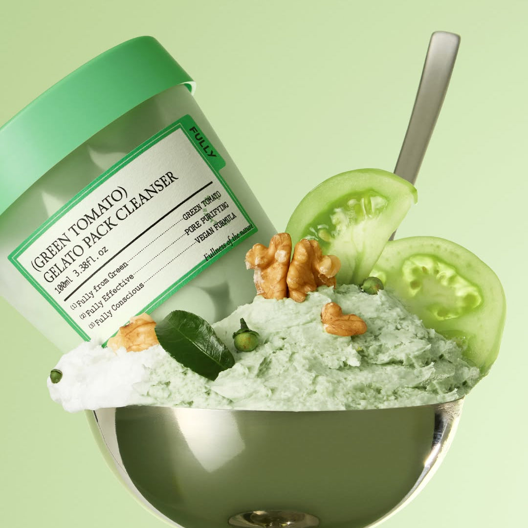 Décris l'image en français : FULLY  Green Tomato Gelato Pack Cleanser 100ml, gel nettoyant avec tomatée verte sur fond vert.