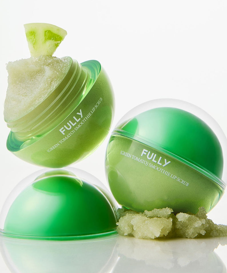 Décris l'image en français : FULLY Green Tomato Smoothie Lip Scrub 12g, marque FULLY, pot vert sur fond blanc.
