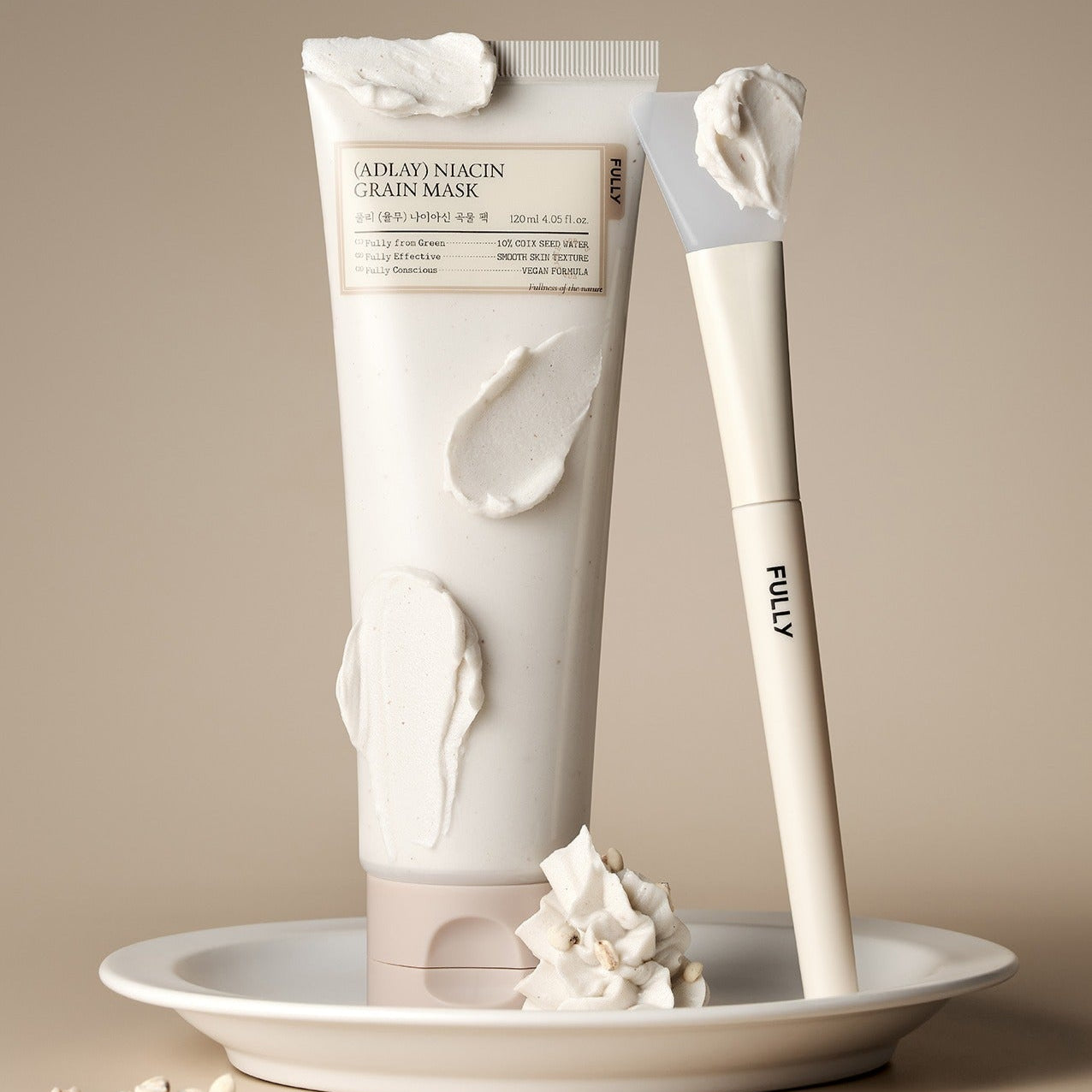 FULLY Job's tears niacin grain pack 120ml sur fond beige avec crème blanche, photo produit.