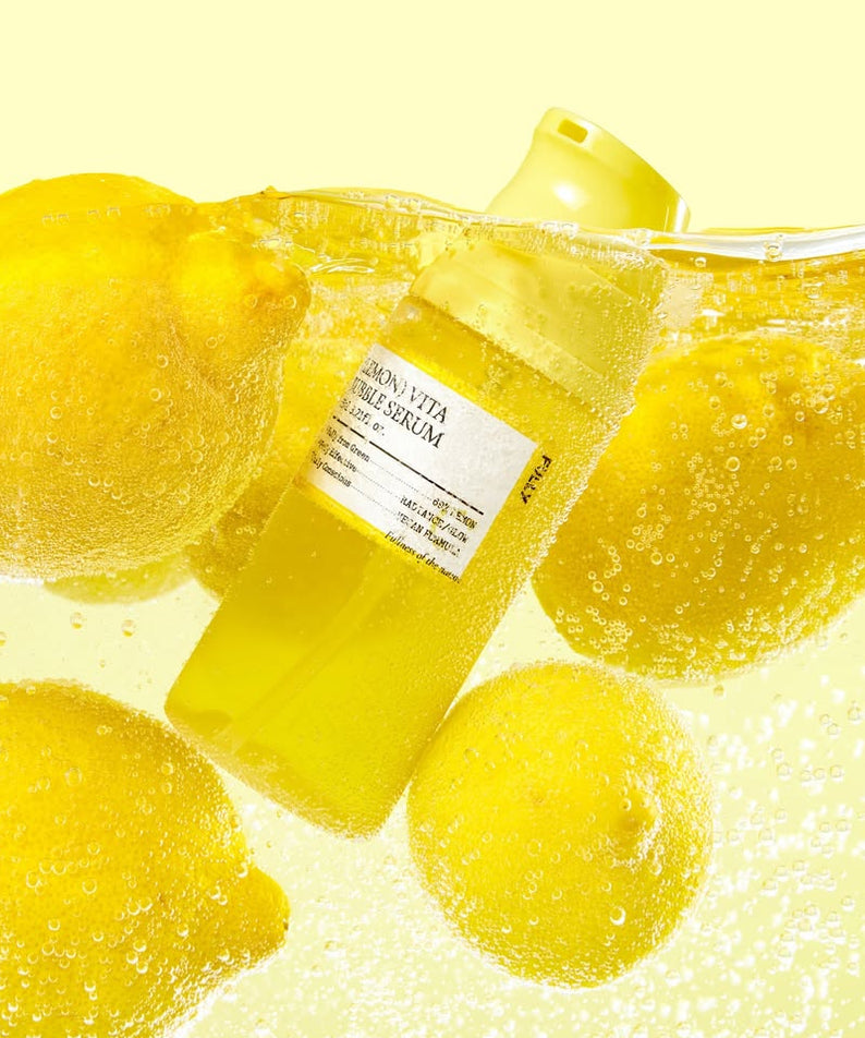 FULLY  Lemon Vita Bubble Serum 95ml de FULLY, bouteille jaune citron en arrière-plan avec bulles visuelles.