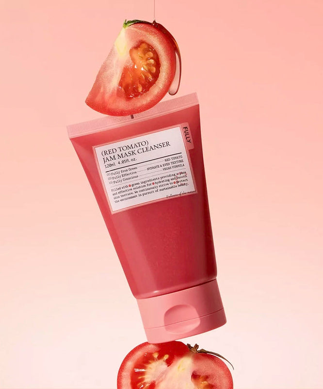 FULLY  Red Tomato Jam Pack Cleanser 120ml, marque FULLY, tube nettoyant sur fond rose avec tomates en contexte visuel.
