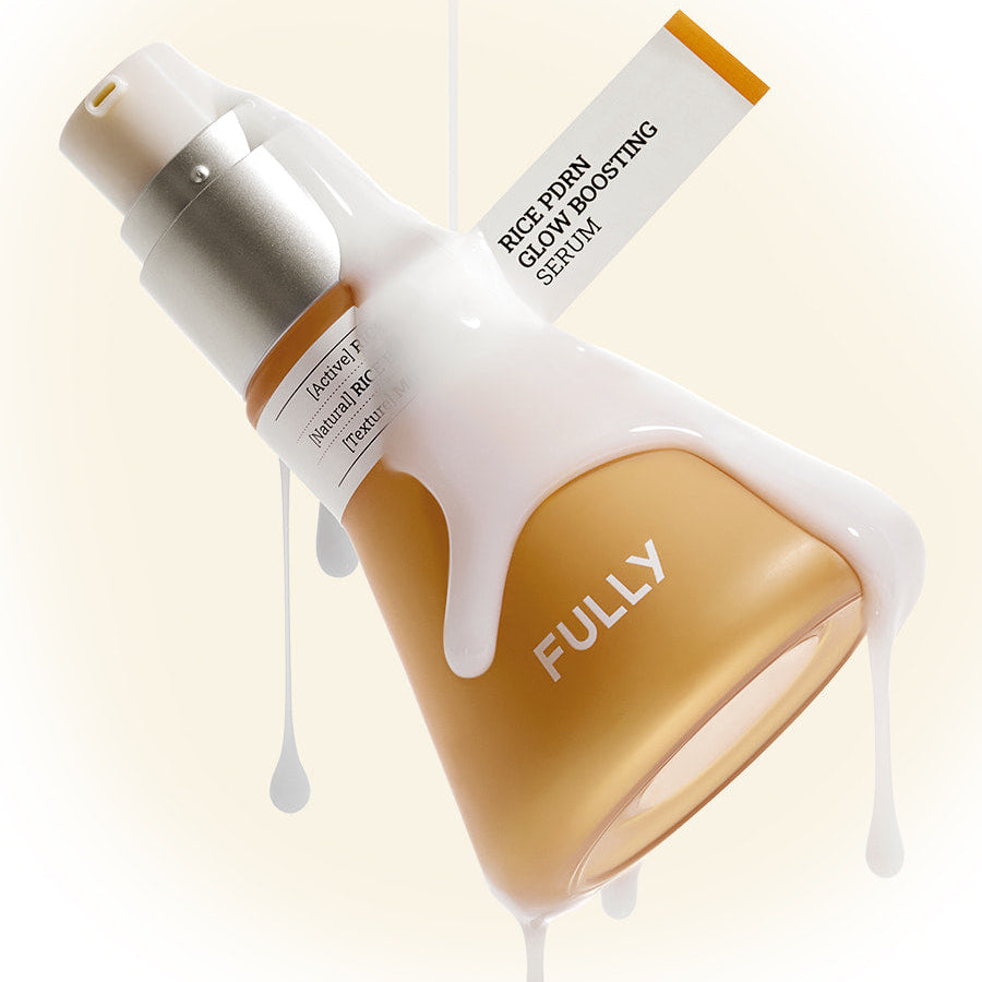 FULLY Rice PDRN Radiance Serum de la marque FULLY, sérum au riz sur fond clair, flacon et texture gouttes