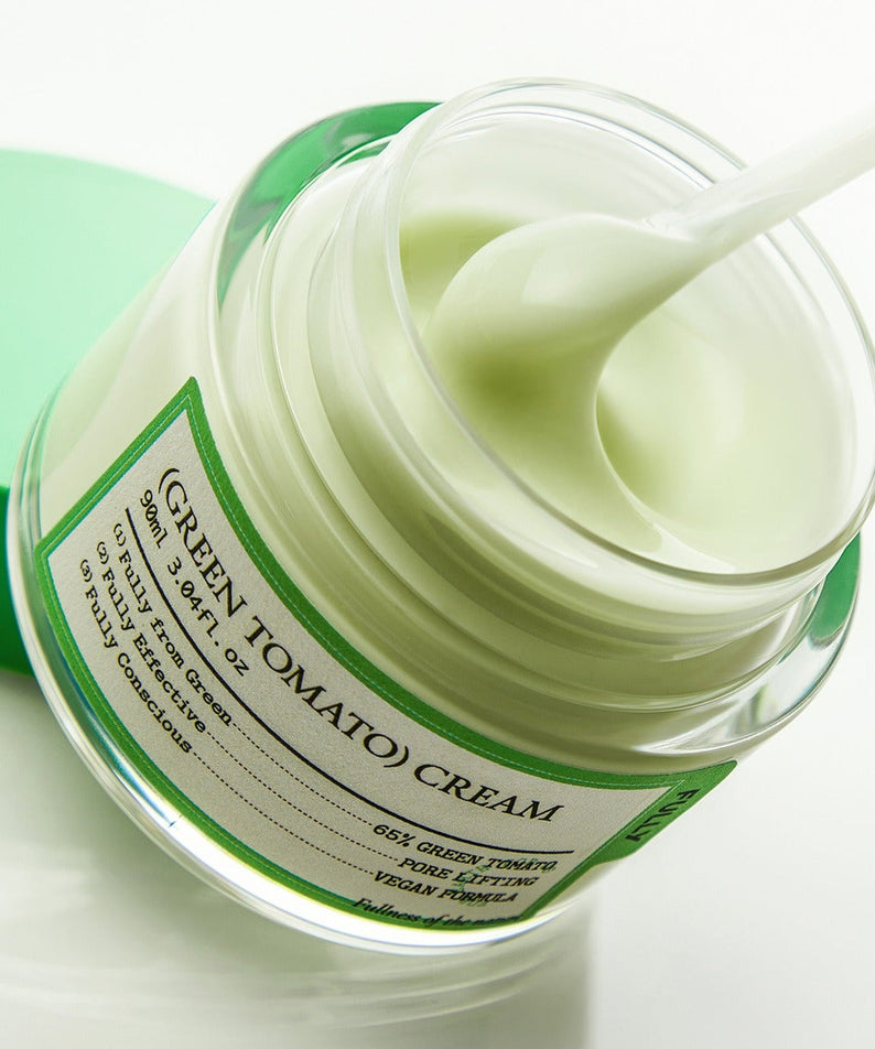 FULLY Green Tomato Cream 90ml en pot ouvert avec cuillère, soin hydratant pour peau, photographie en gros plan. 90ml.