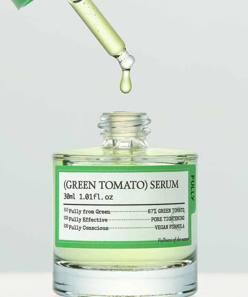 Flacon de sérum FULLY Green Tomato Serum 30ml avec pipette et goutte de sérum vert.