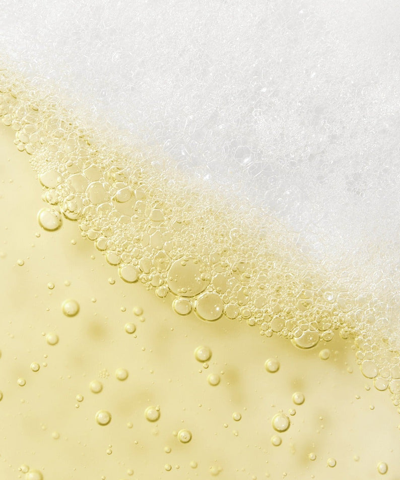 Bulle de sérum de vitamines FULLY Lemon Vita Bubble Serum 95ml avec texture moussante.