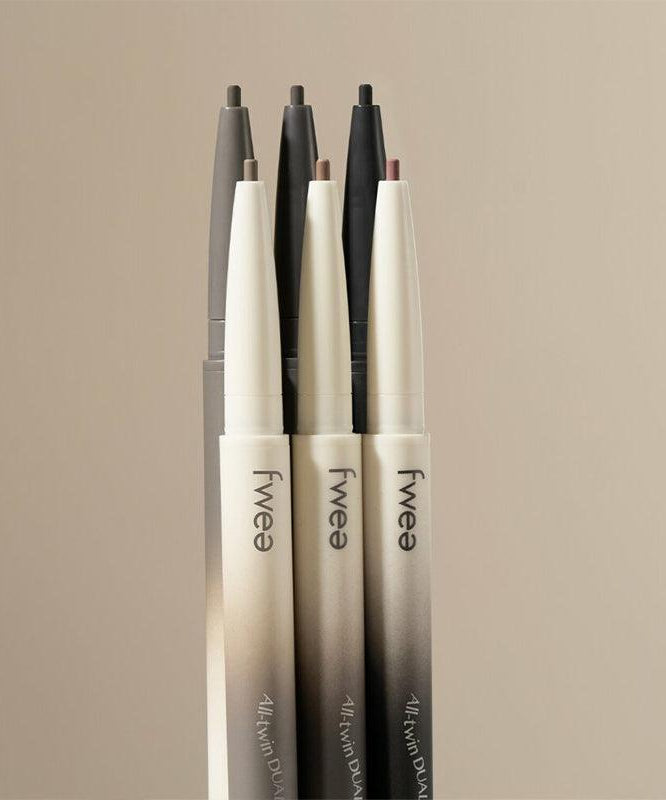 Trio de FWEE Oltime Dual Liner sur fond beige, parfait pour un maquillage précis et élégant. Disponible en trois teintes chic.