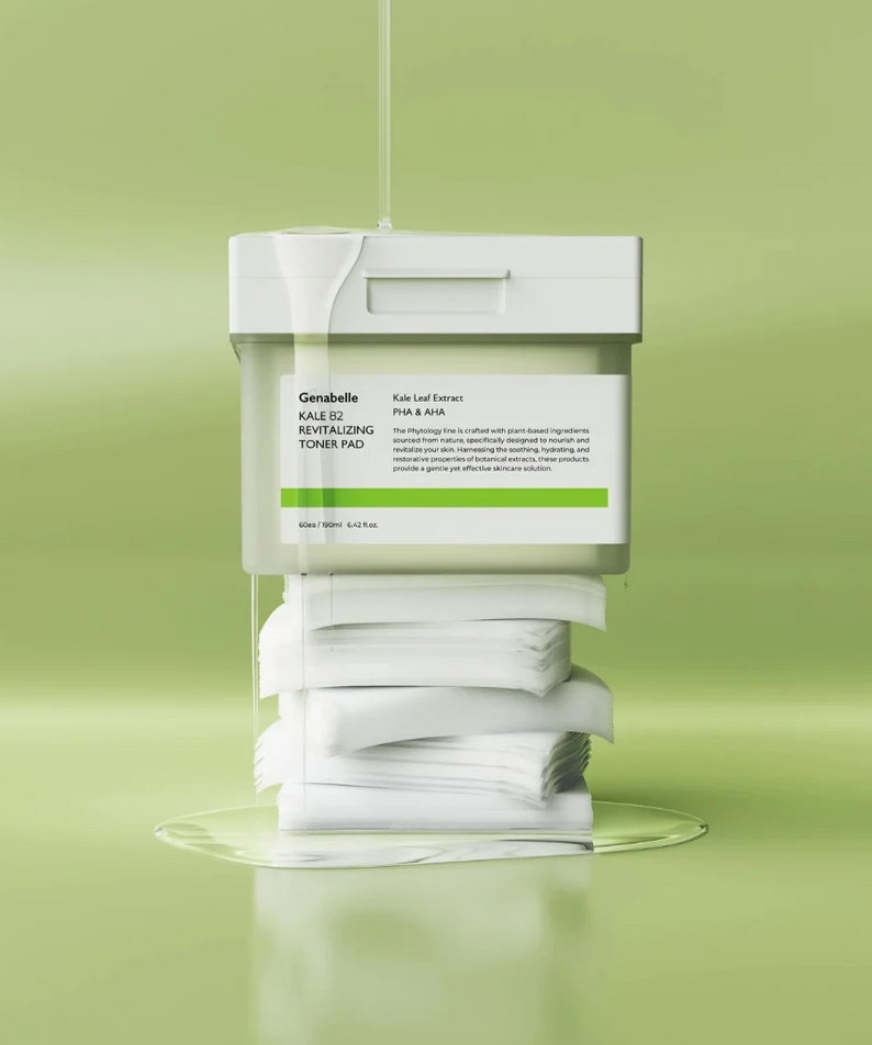 GENABELLE Kale 82 Revitalizing Toner Pad 60ea : photo produit de la marque, coussinets visage sur fond vert.