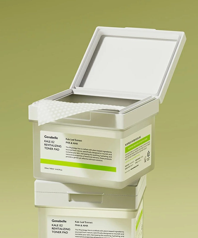 GENABELLE Kale 82 Revitalizing Toner Pad 60ea : boîte de pads avec logo, sur fond vert, produit de soin Genabelle.