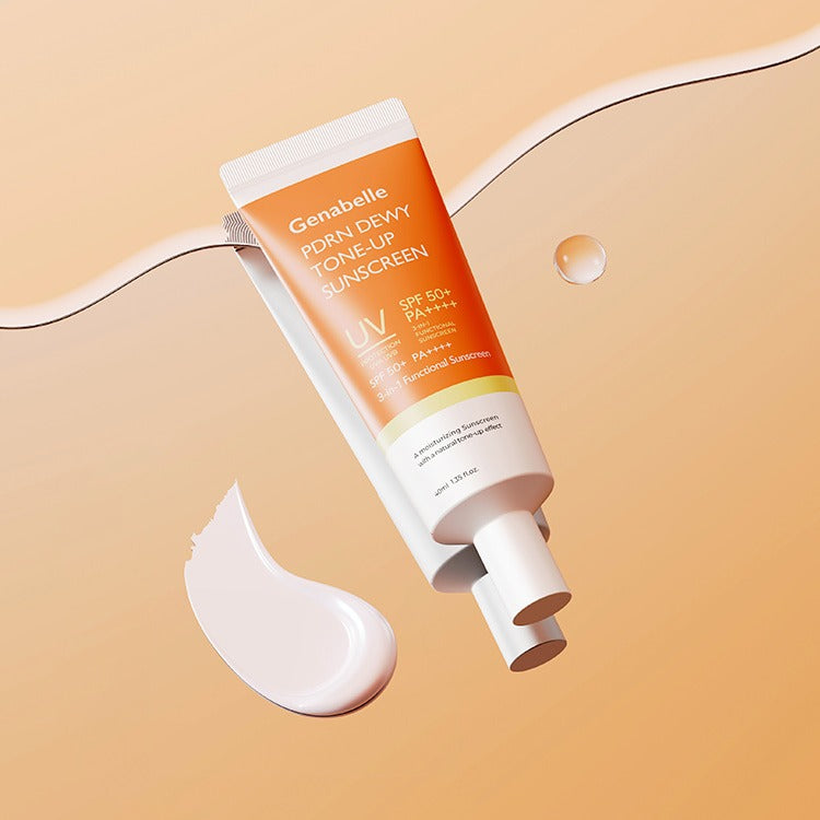 GENABELLE PDRN Dewy Tone-up Sunscreen 40ml Genabelle, tube et texture sur fond beige, effet lumineux de crème solaire