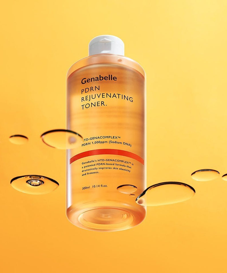 GENABELLE PDRN Rejuvenating Toner 300ml Genabelle, flacon sur fond jaune avec gouttes et éclaboussures, image produit