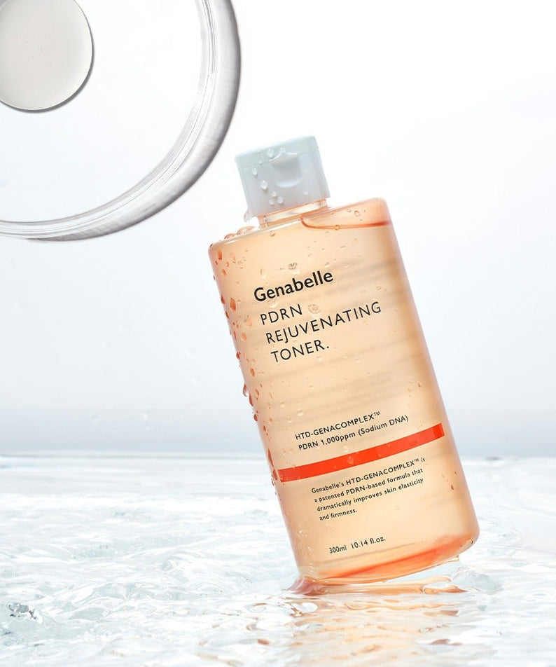 GENABELLE PDRN Rejuvenating Toner 300ml de la marque Genabelle sur fond blanc, flacon et tonique visage en gros plan.