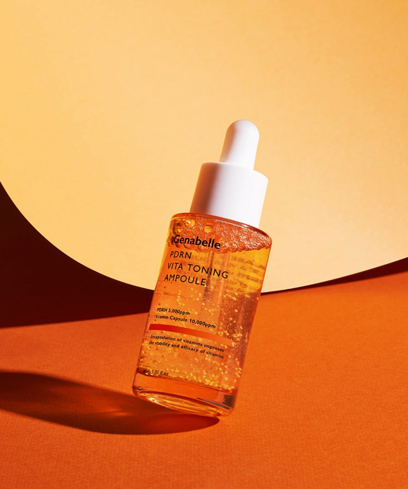GENABELLE PDRN Vita Toning Ampoule 30ml de Genabelle, flacon ambre sur fond orange et jaune, ambiance spa.